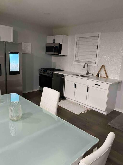 Modern 3Bed 2Bath Ranch With Diy Art Porch 3Tvs And Huge Front Yard To Enjoy! Villa Calumet City Exterior foto