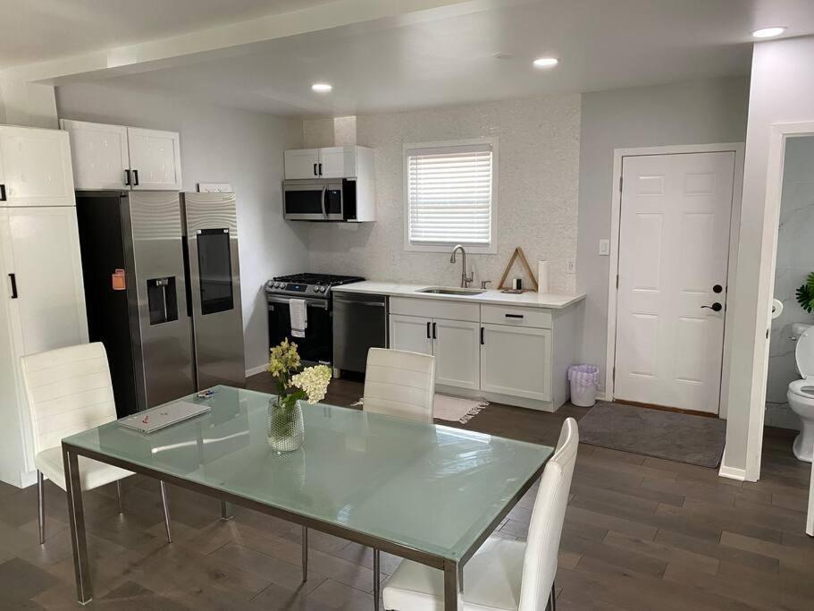 Modern 3Bed 2Bath Ranch With Diy Art Porch 3Tvs And Huge Front Yard To Enjoy! Villa Calumet City Exterior foto
